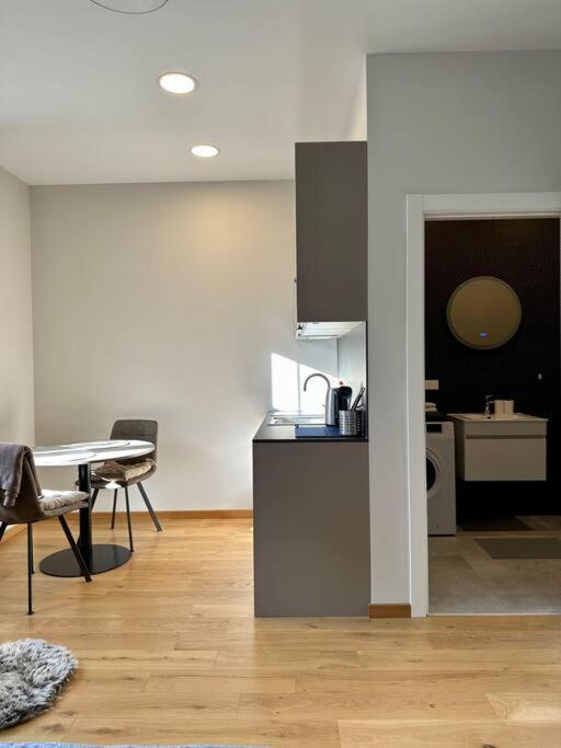 Modern Central Apartment Riga Retreat 外观 照片